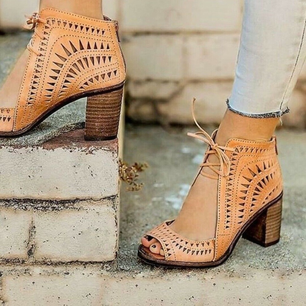 Jeffrey Campbell Cordillo Laser Cut Out Sandals Sz 8 Tan Peach Peep Toe VGUC